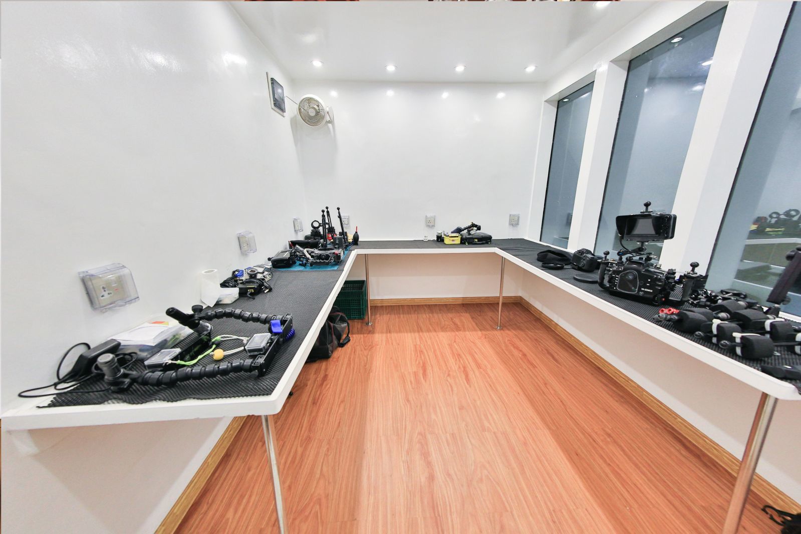 Carpe Novo — CarpeNovo_cameraroom_lg.jpg