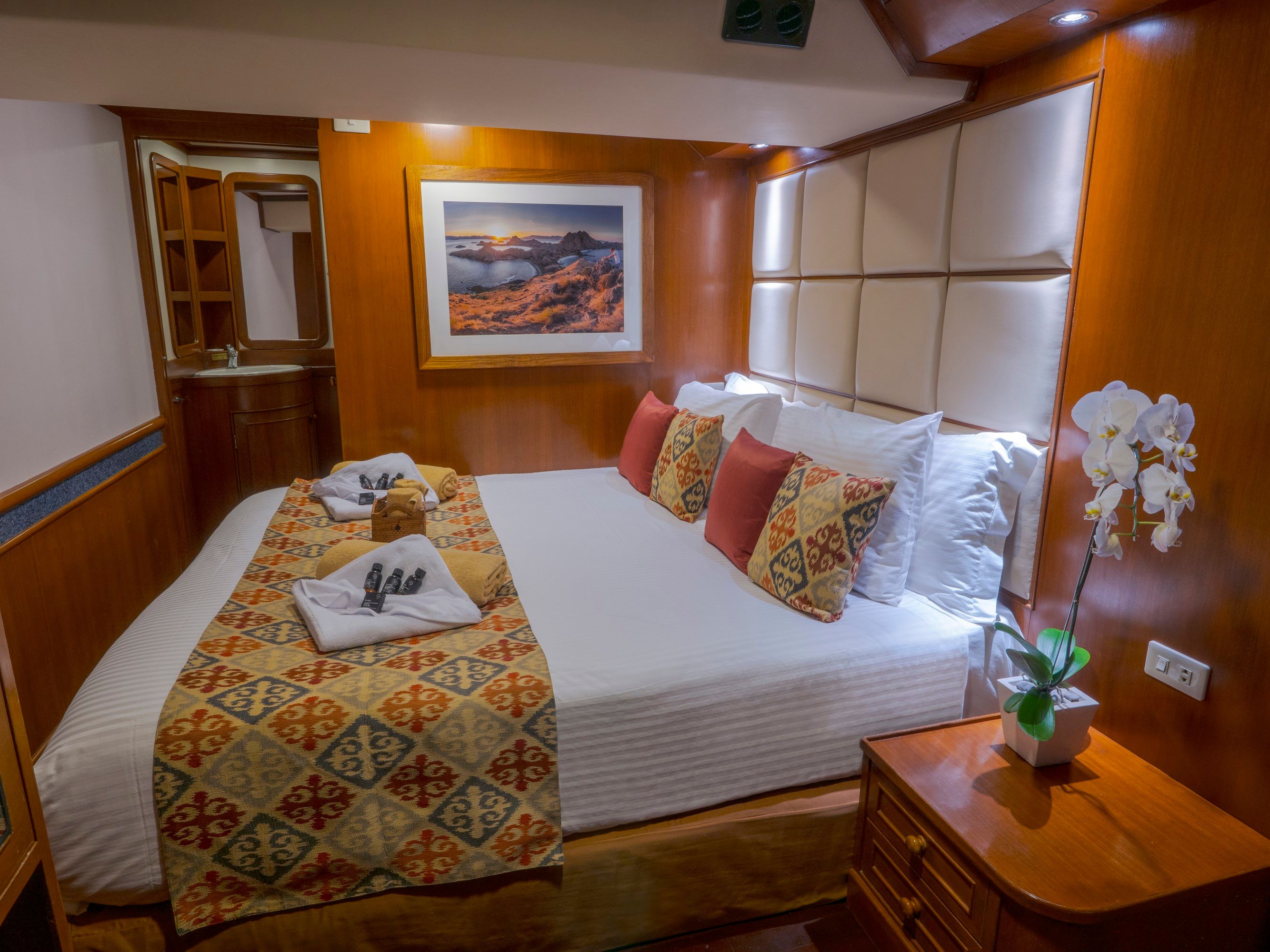 Mermaid I — deluxe-cabin-double-1.jpg