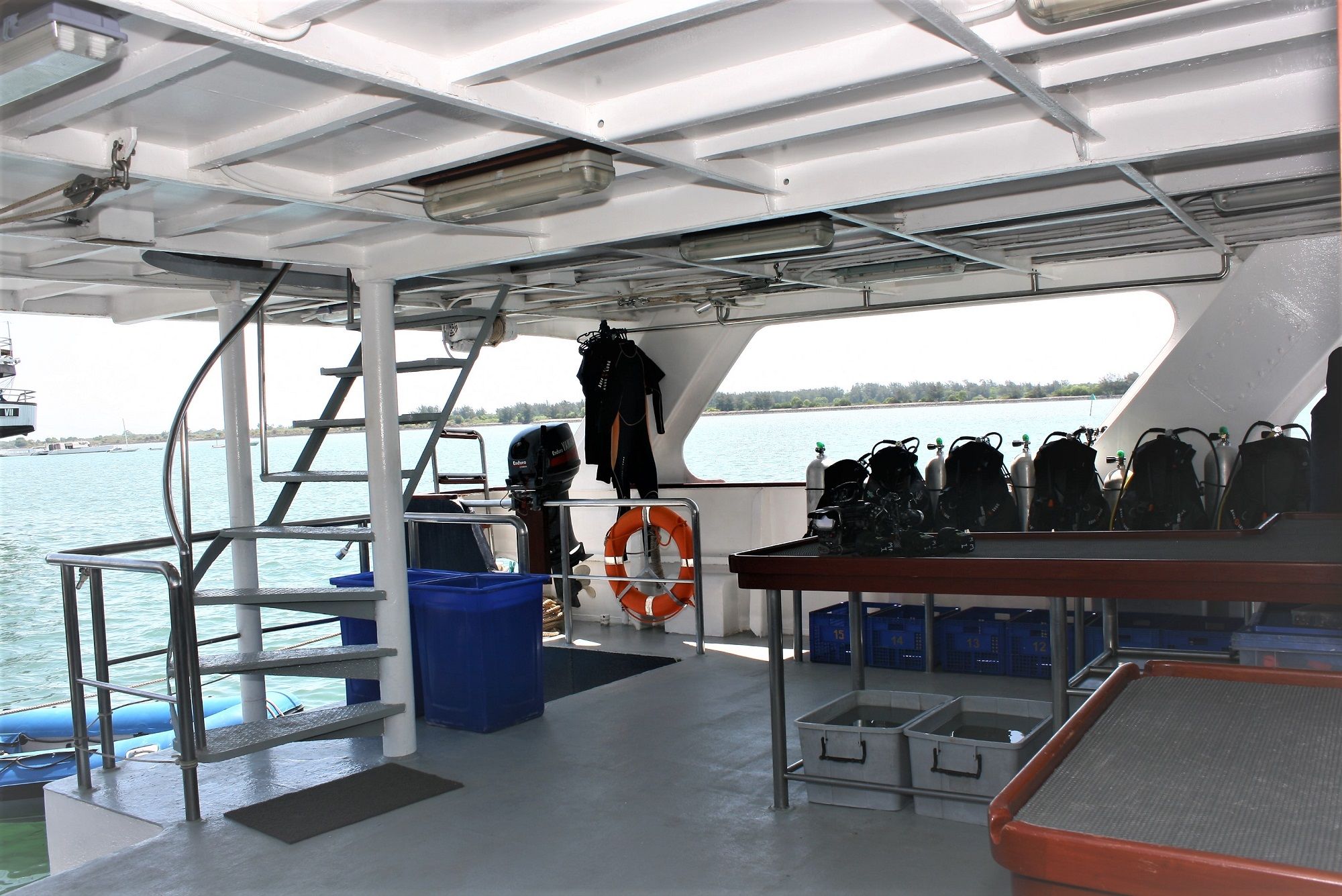Mermaid I — dive-deck-1.jpg