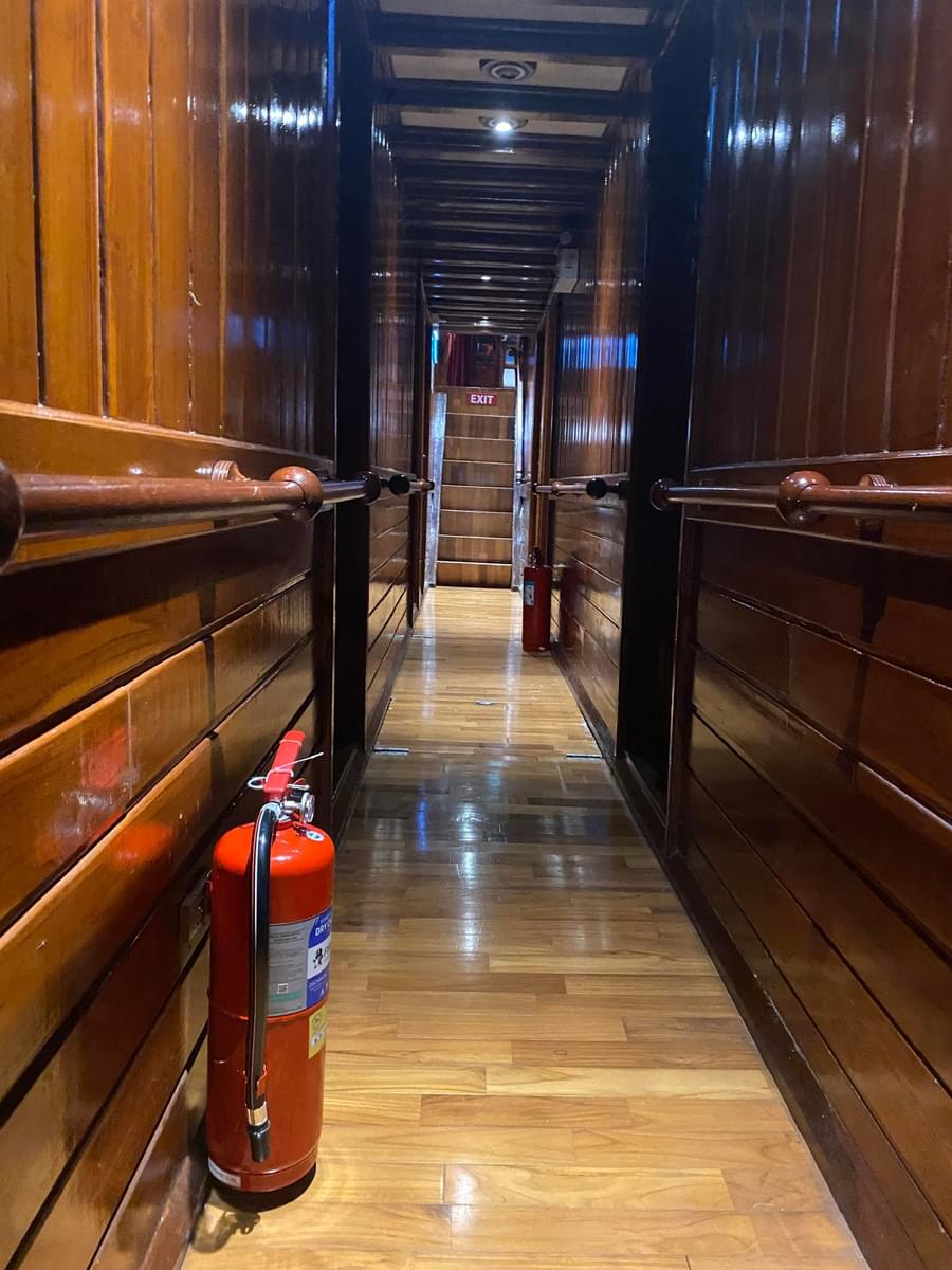Thailand Master — thailand-master-lower-deck-corridor.jpg
