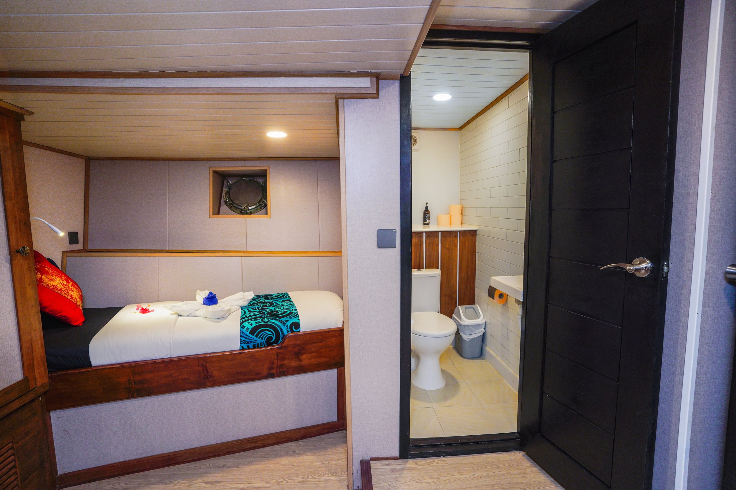 Solomons Master — solomons-master-official-cabin-4-premium-twin-3-2.jpg