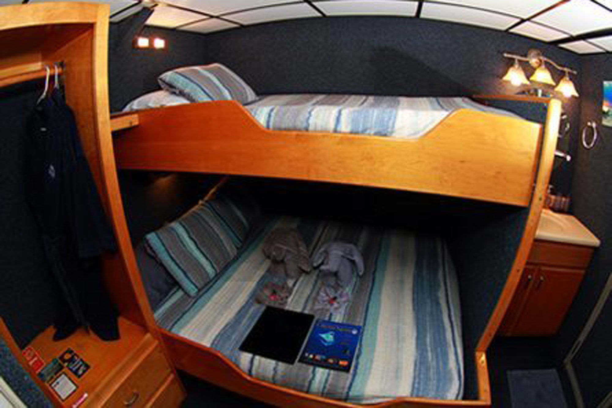Palau Aggressor II — double-stateroom.jpg