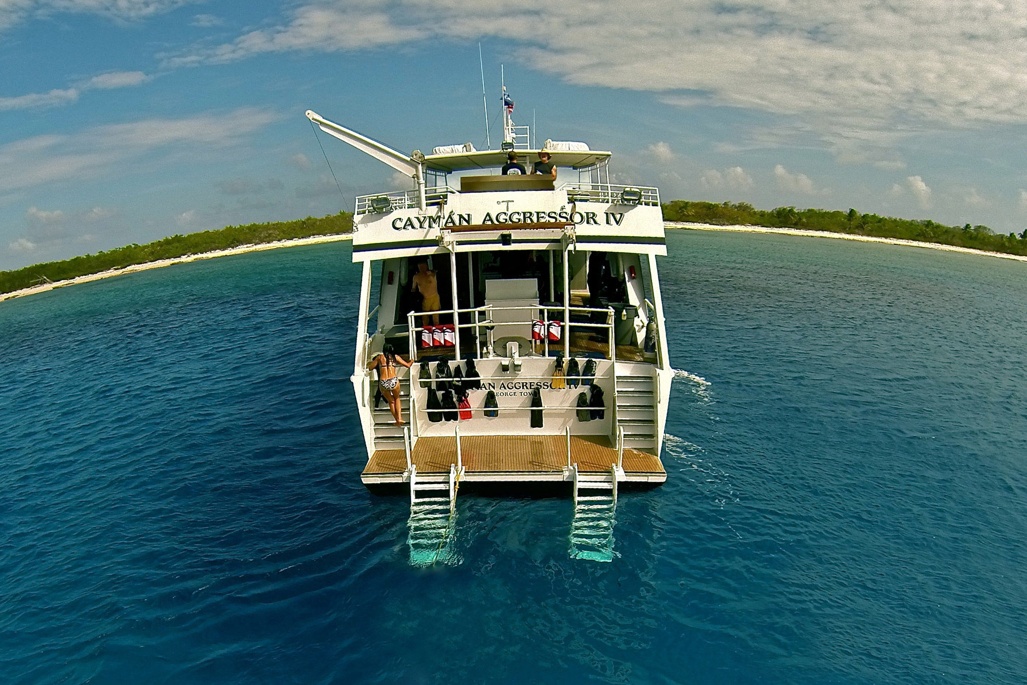 Cayman Aggressor IV — caiv-divedeck.jpg