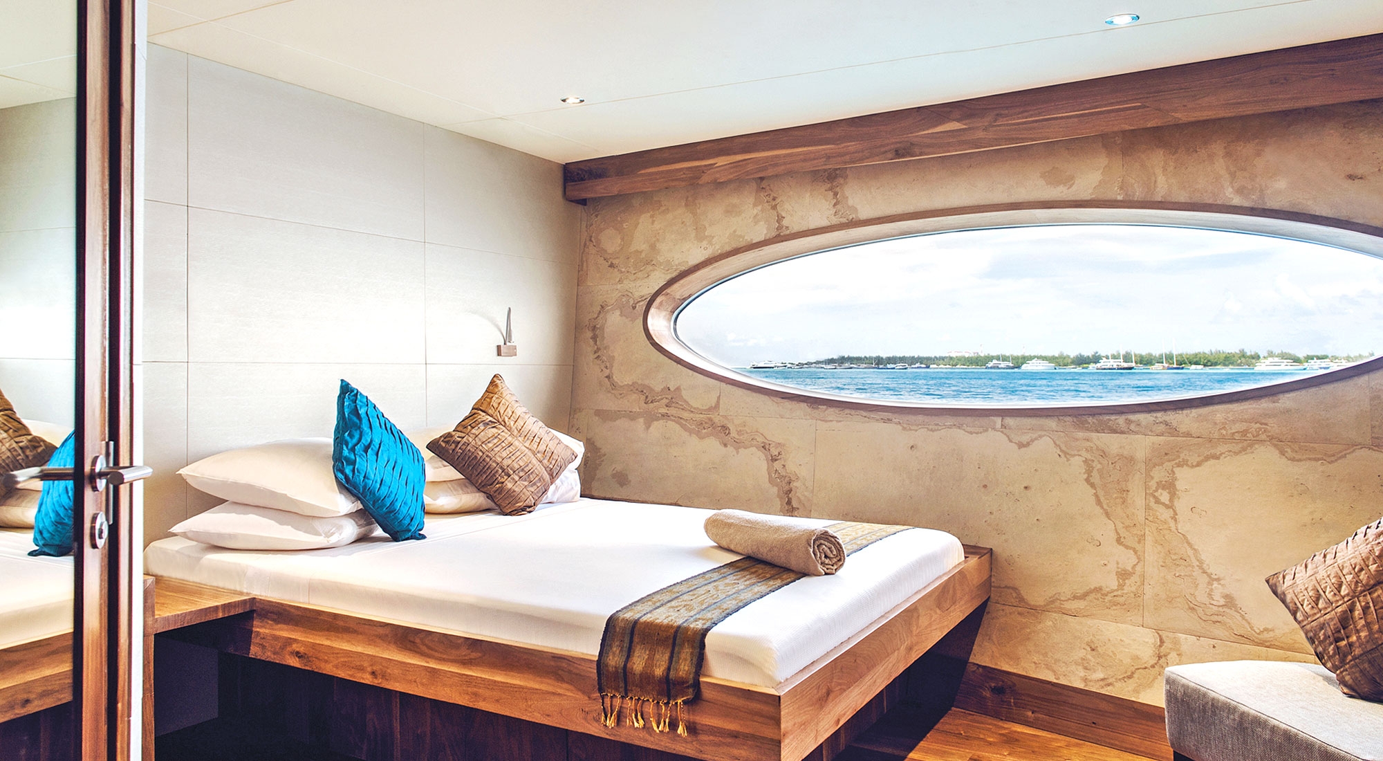 Scubaspa Yang — Dolphin-Suite-1-00f6cf.jpg
