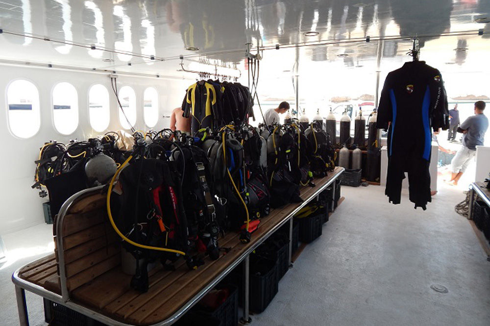 M/Y JP Marine — JPMarine_su_divedeck.jpg