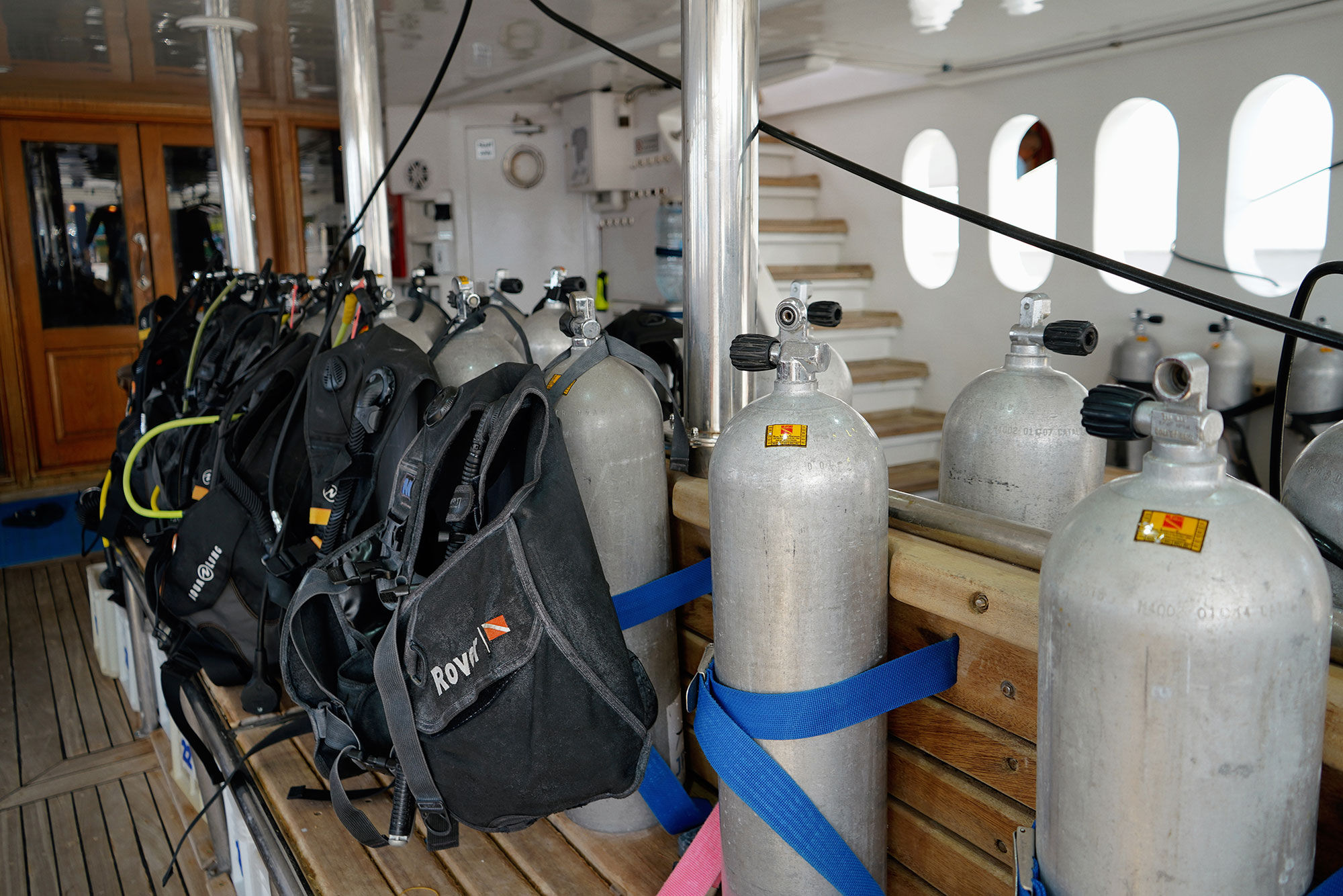 M/Y JP Marine — dive.jpg