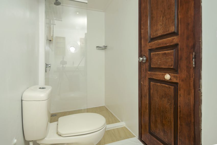 Carpe Diem — CD_Standard_20Cabin_20Bathroom_lg.jpg