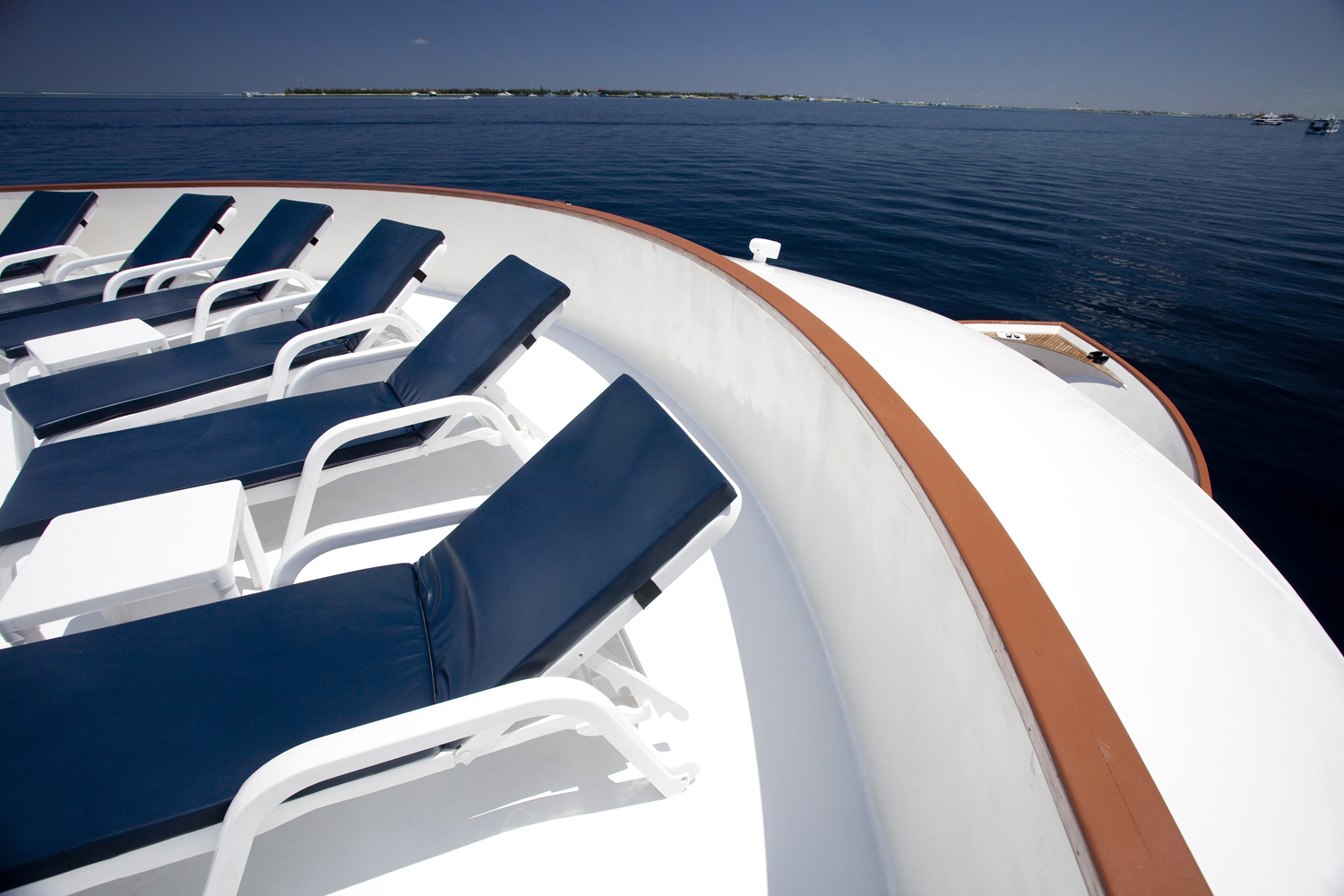 Carpe Diem — Sun_deck_open_1_lg.jpg