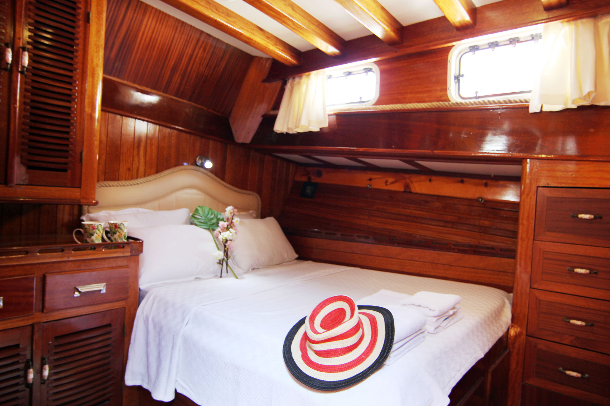 Pearl 111 — cabin.jpg