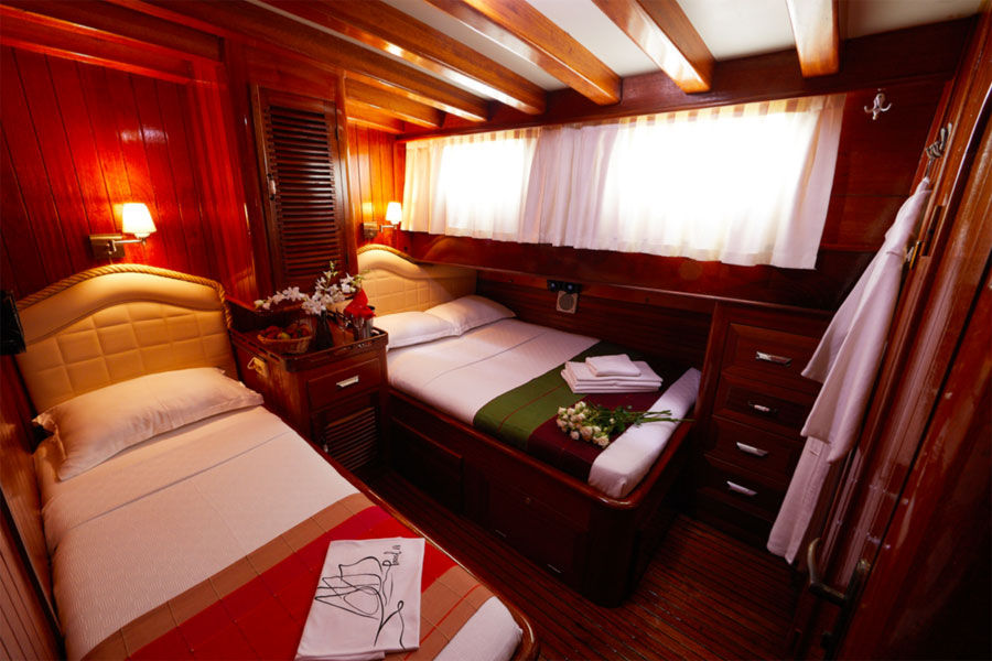 Pearl 111 — cabin-3.jpg
