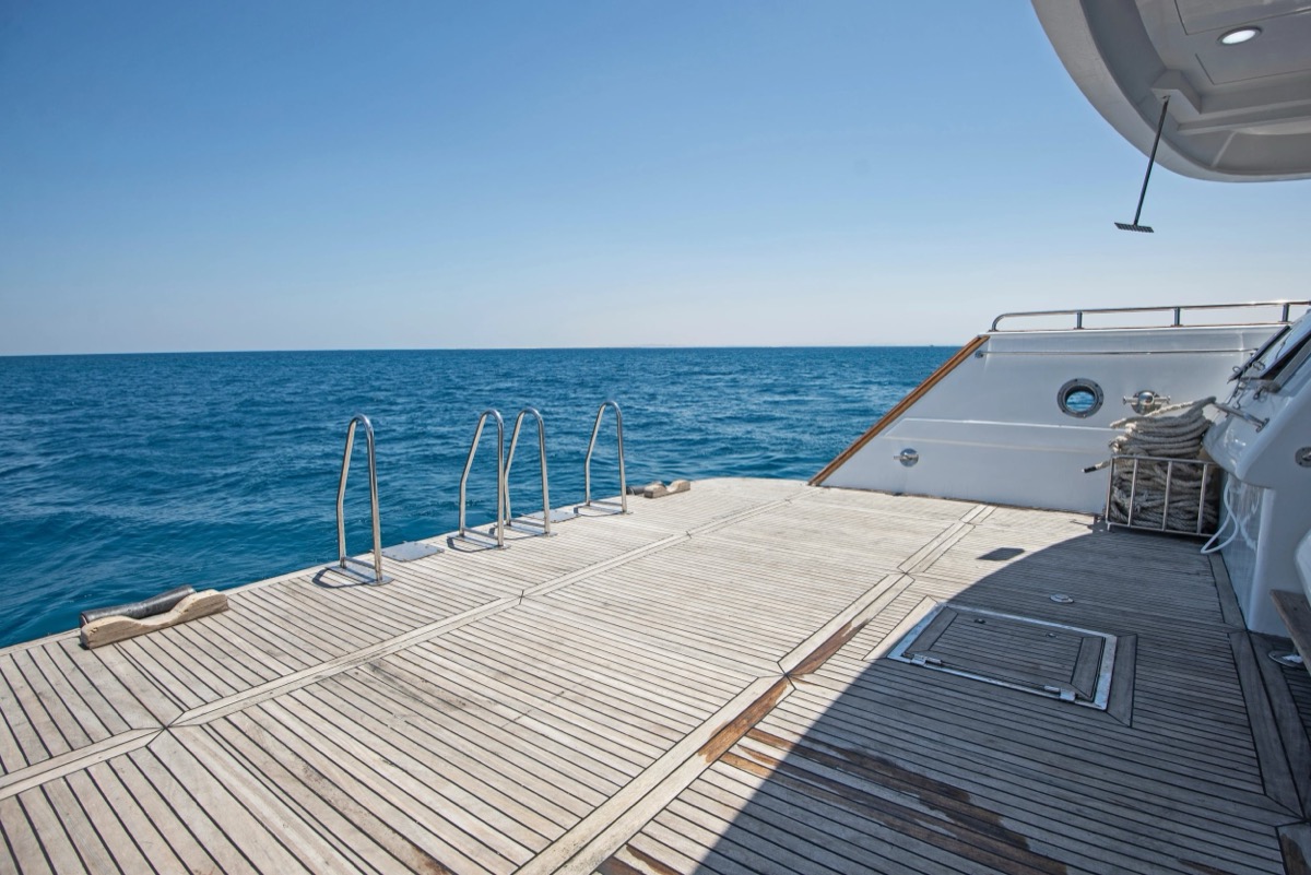 Blue Horizon (Red Sea) — blue-horizon-dive-deck1.jpg