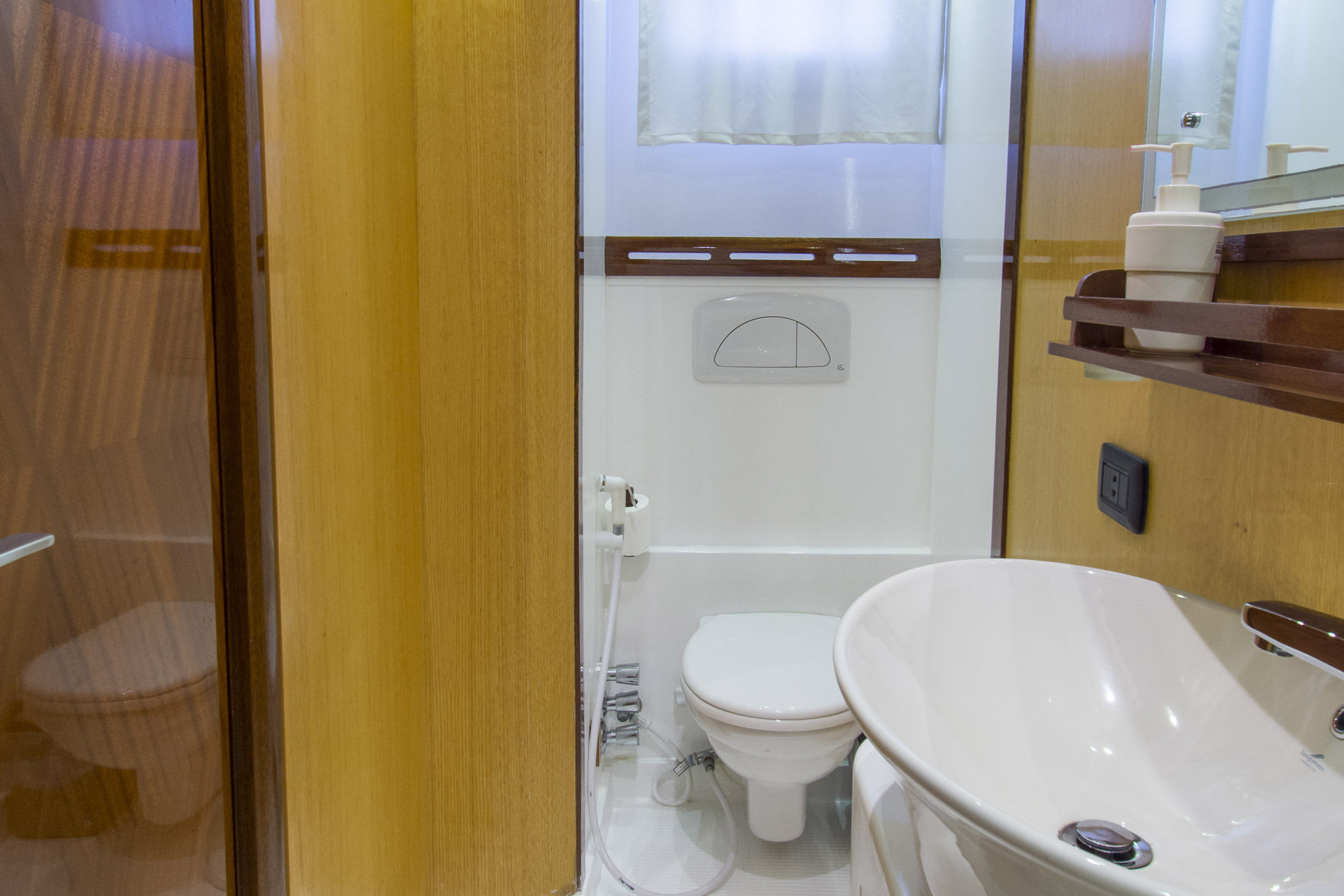 Golden Dolphin IV — bath-room_lower-and-upper-deck_3.jpg