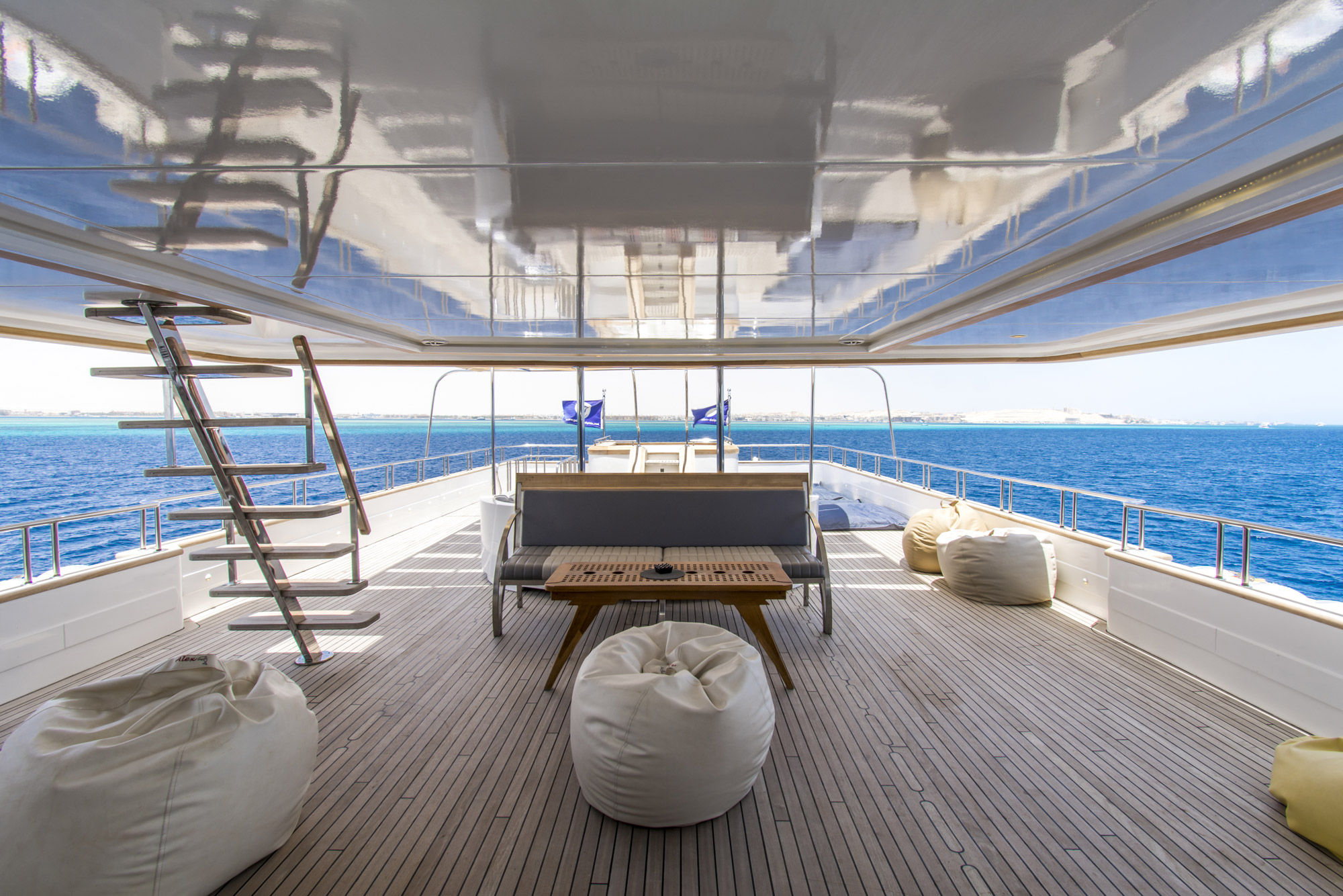 Golden Dolphin IV — barbecue-area_sun-deck_4.jpg