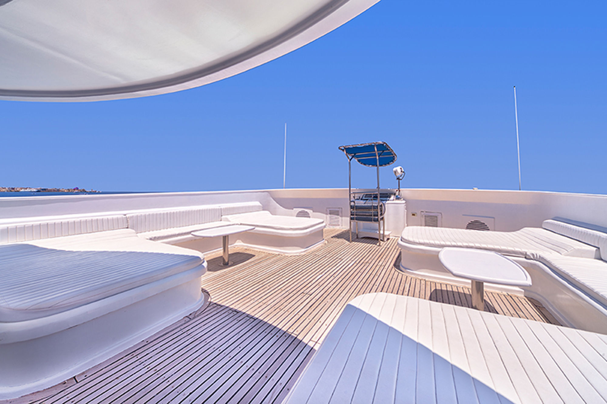 Seawolf Dominator — dominator-sundeck.jpg
