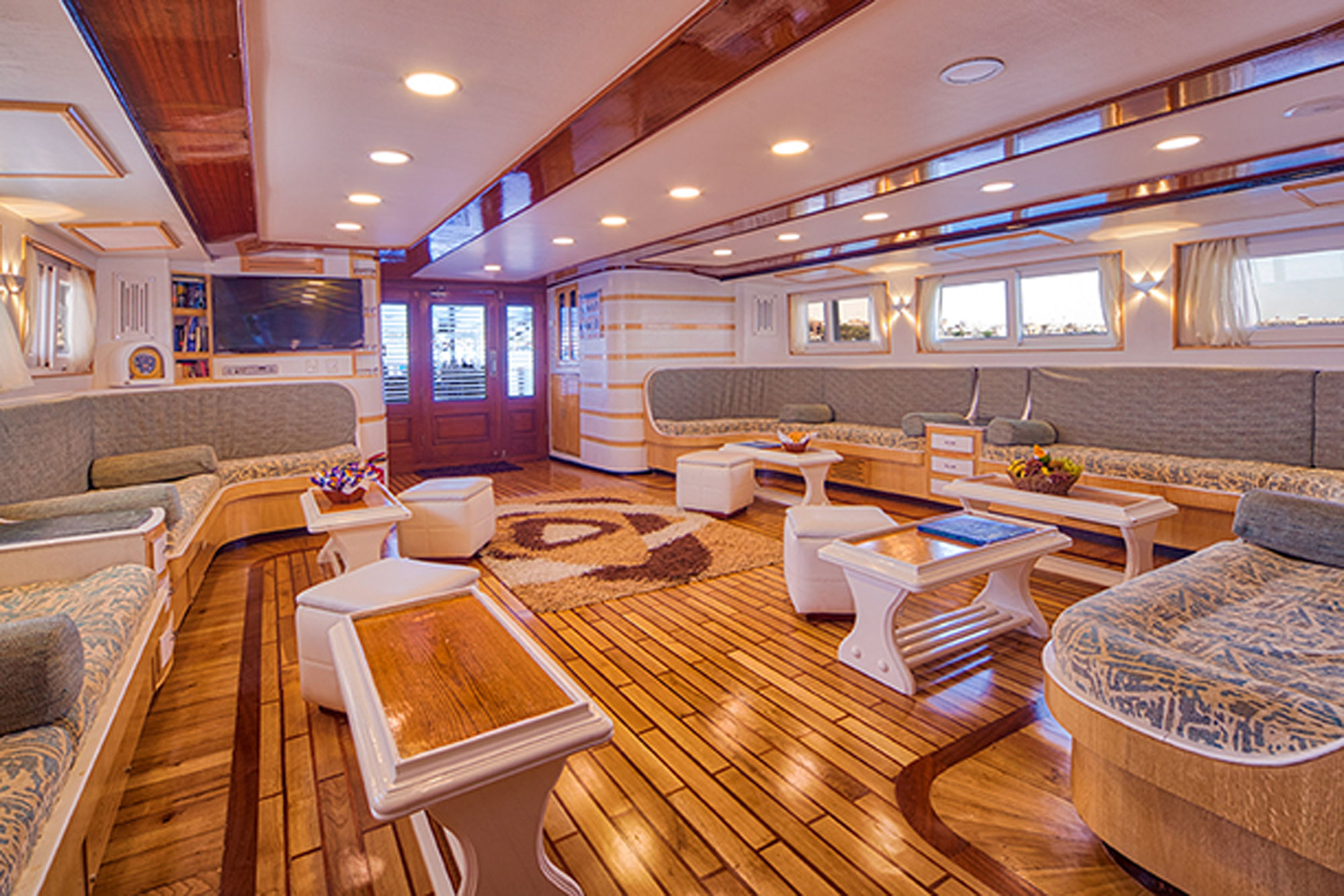 Seawolf Dominator — dominator-indoor-salon.jpg