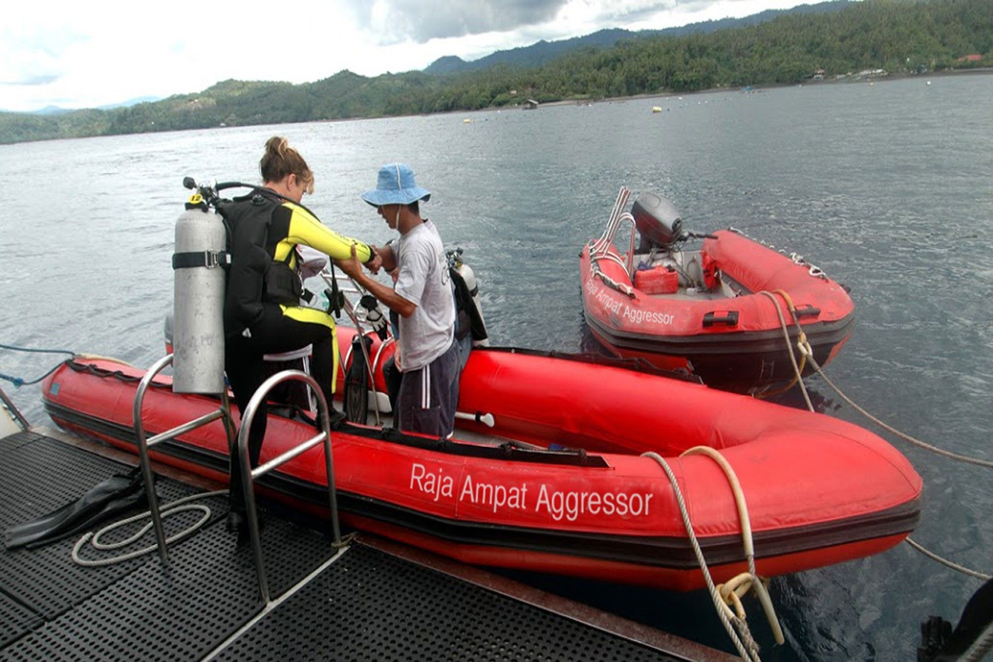Raja Ampat Aggressor — divetender.jpg