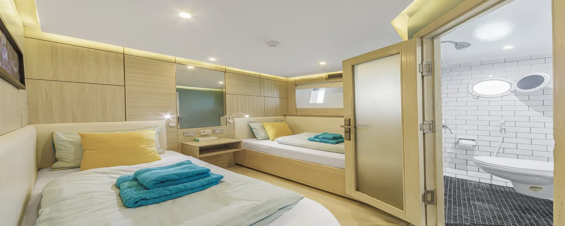 Sea Serpent Excellence — 8_Twin_20Bed_20Lower_20Deck_202_lg.webp