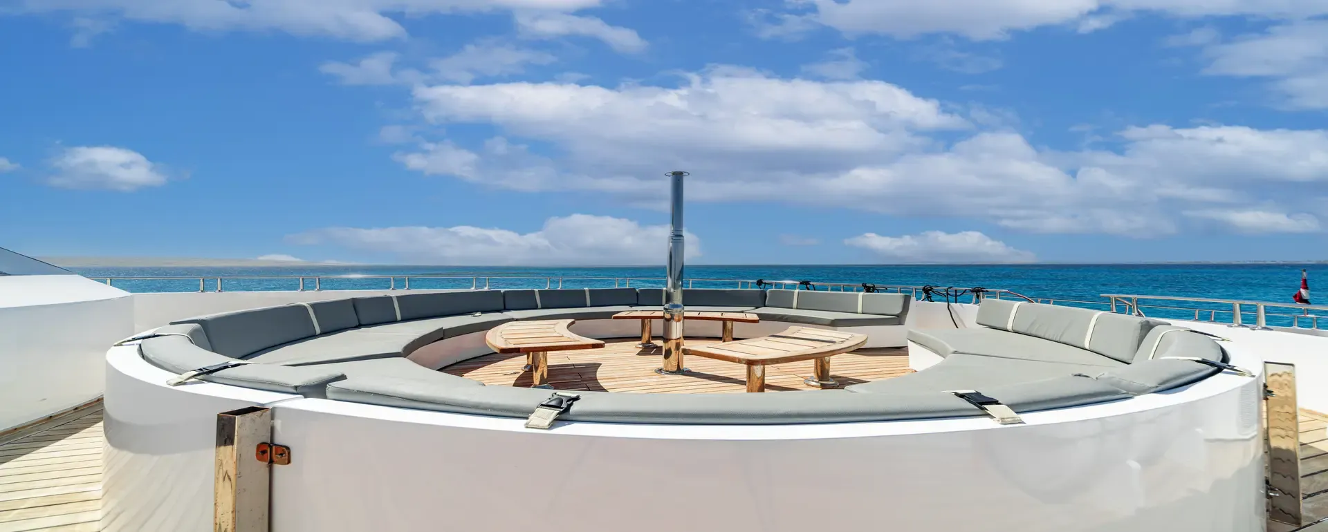 Sea Serpent Excellence — 13_Sundeck_20Sitting_20Area_20front_201_lg.webp
