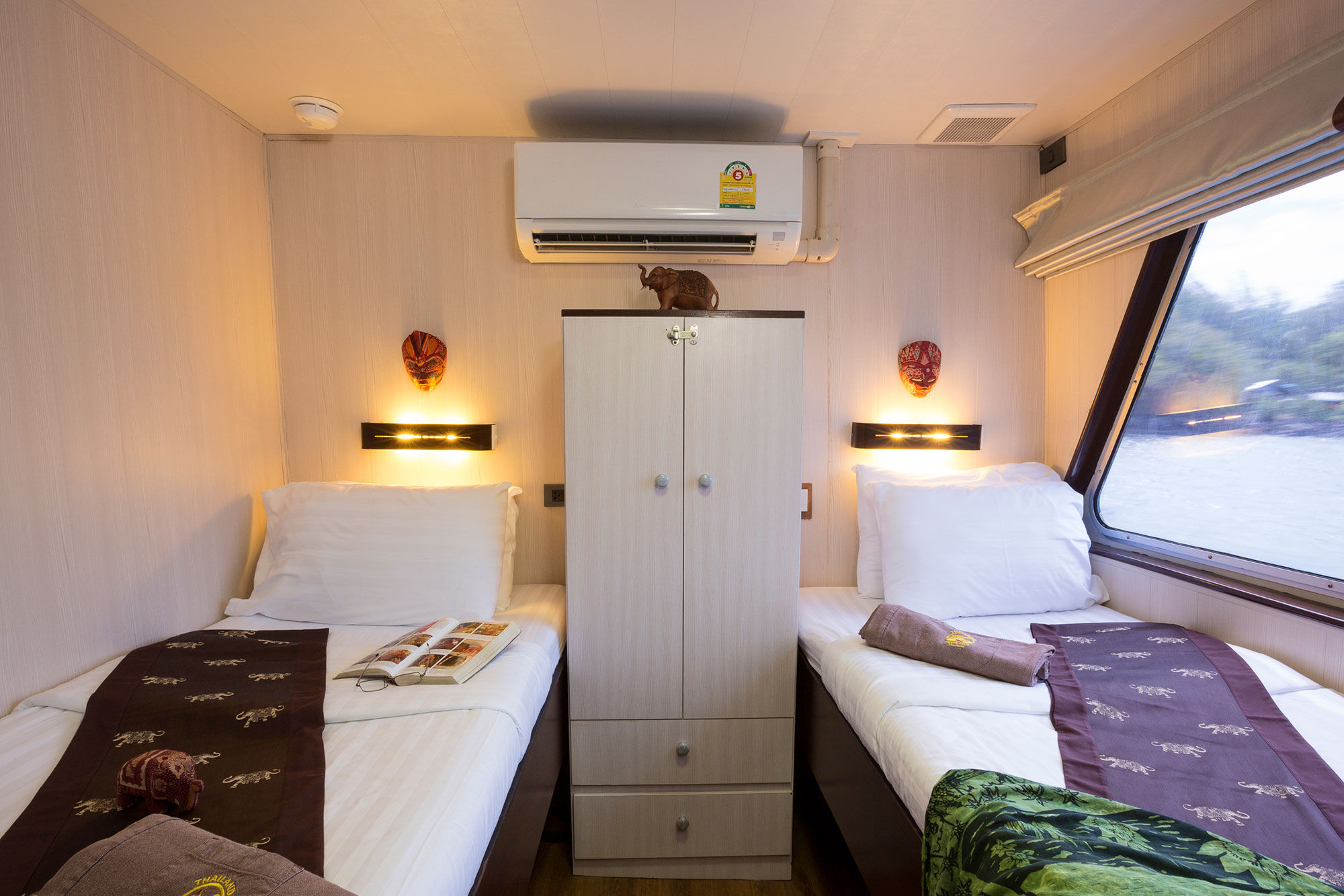 Thailand Aggressor — deluxe-stateroom-2_2024.jpg