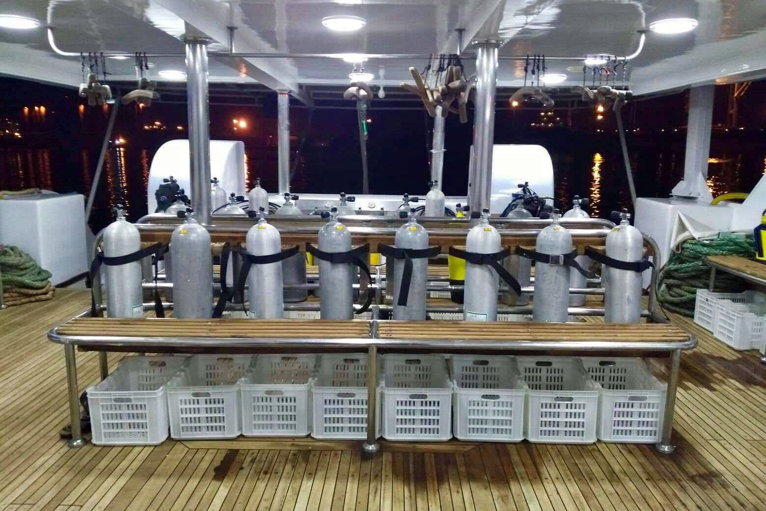 M/Y Andromeda — dive_deck.jpg