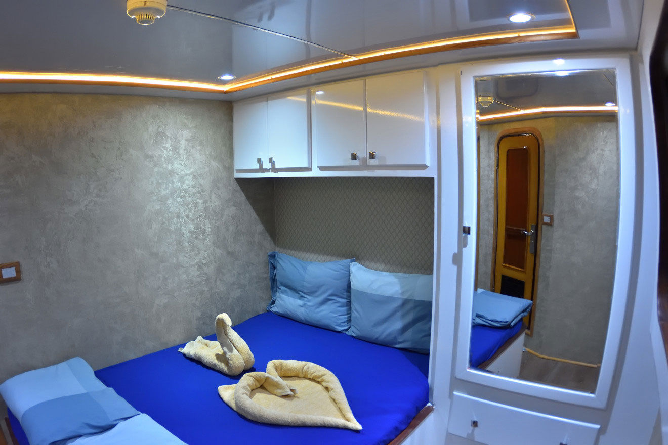 M/Y Andromeda — king_sized_bed_upper_deck-2024.jpg