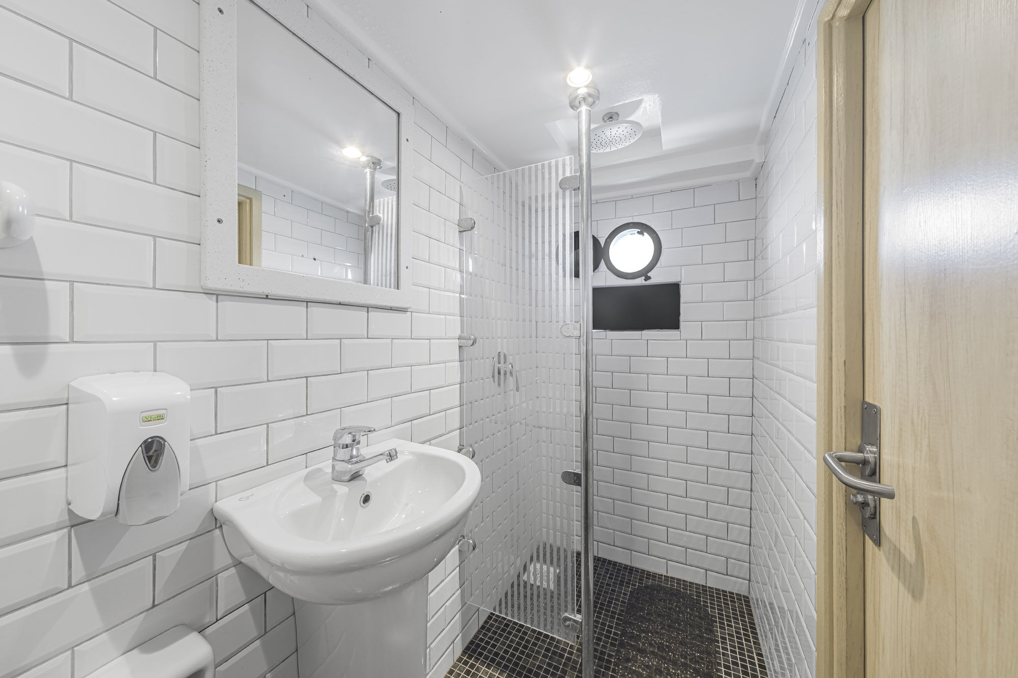 SS Glorious Miss Nouran — 11_Bathroom-2024.jpg