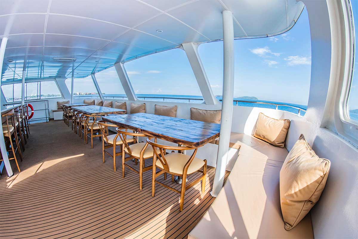 New White Manta — Outdoordining.jpg