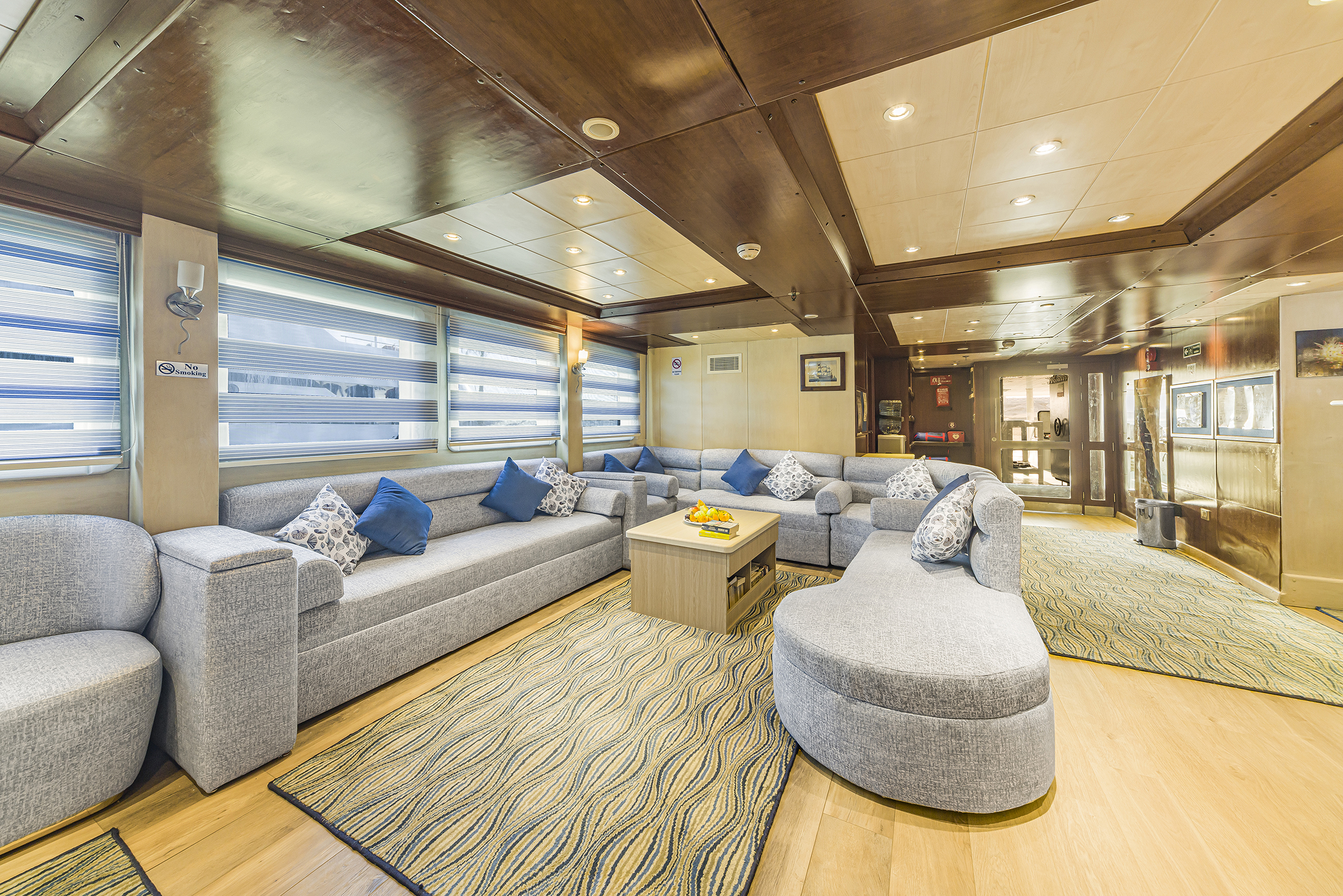 Royal Evolution — royal-evolution-lounge.jpg