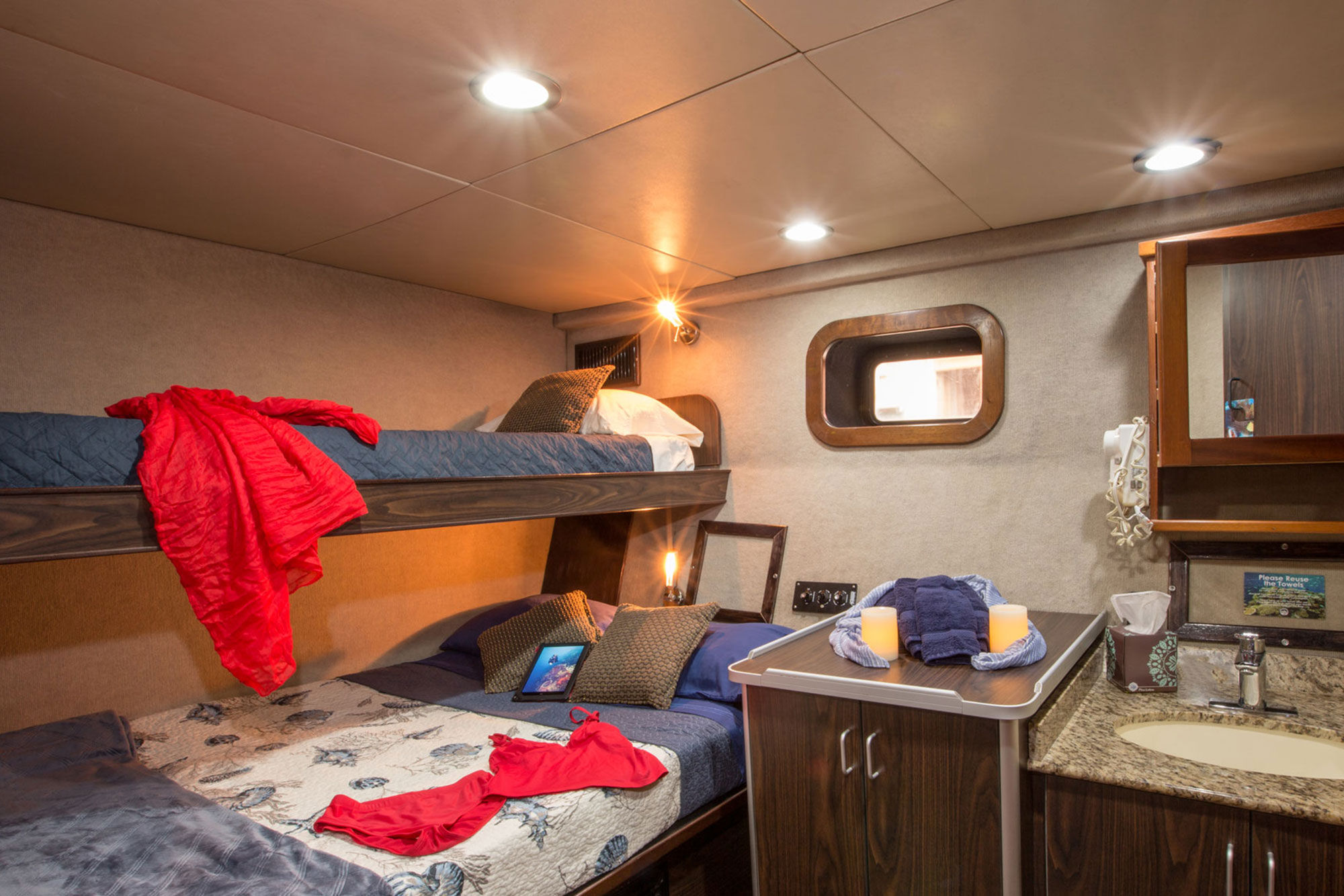 Roatan Aggressor — twincabin.jpg
