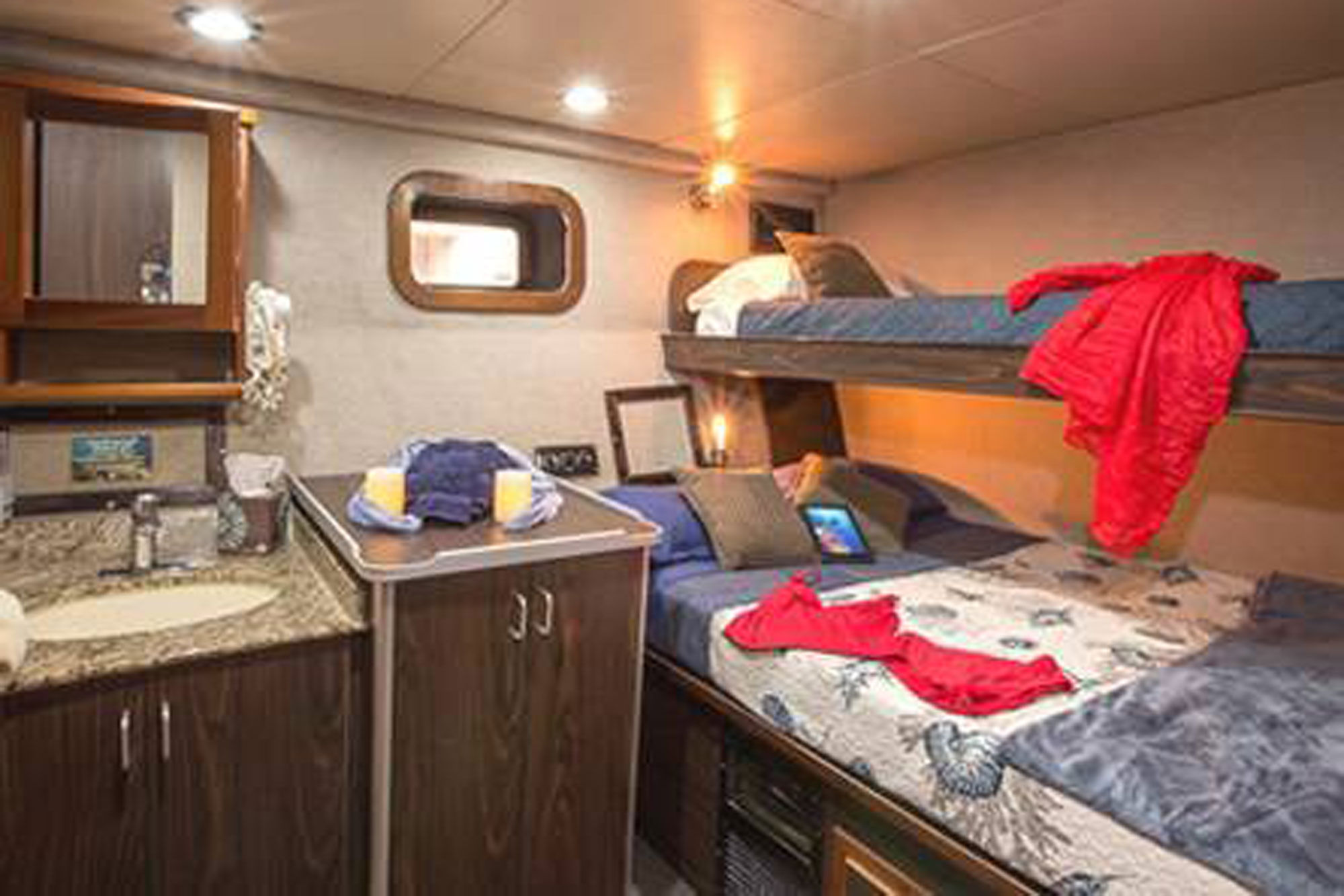Roatan Aggressor — twin-stateroom.jpg