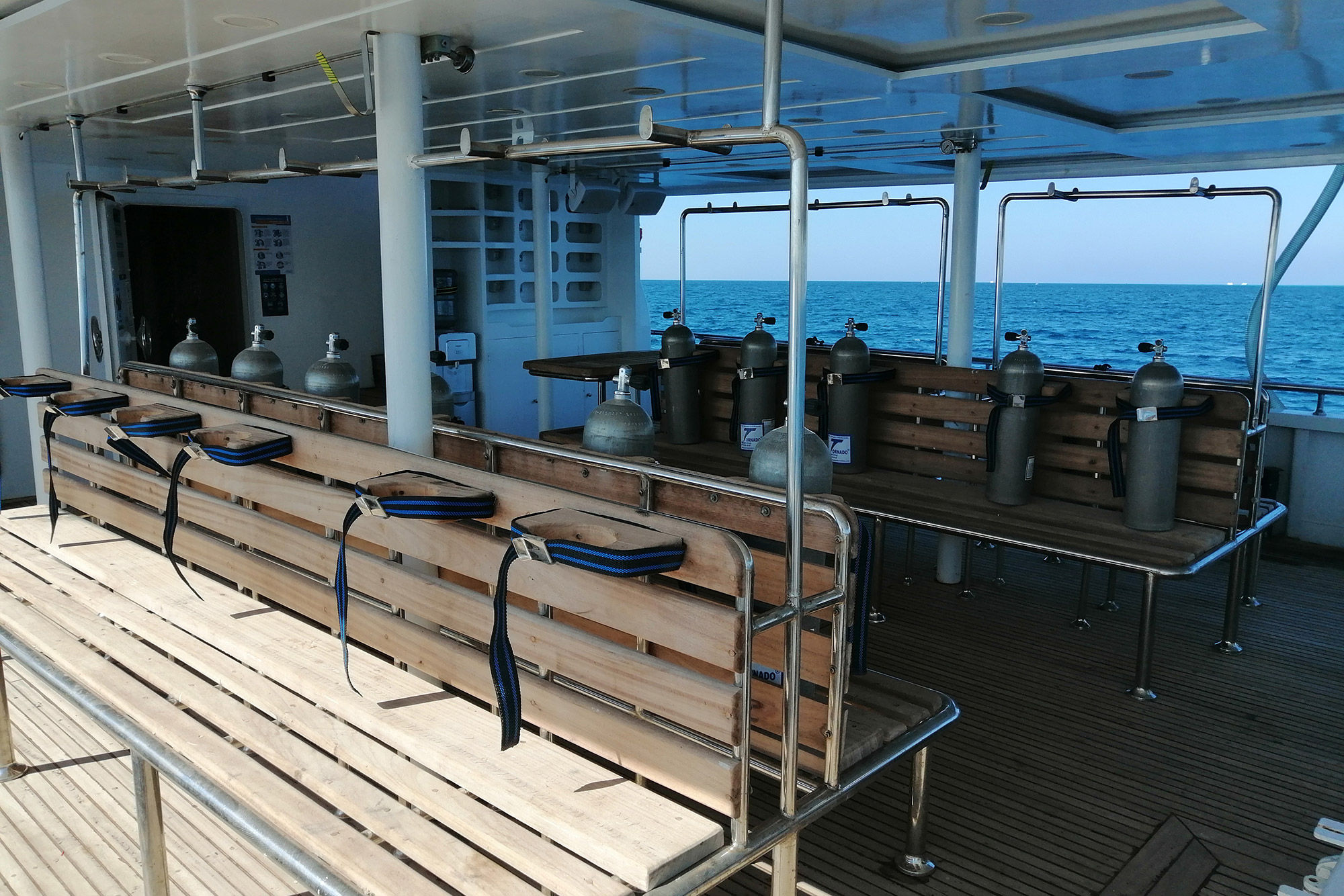 Saudi Explorer — saudiexplorer_divingdeck.jpg
