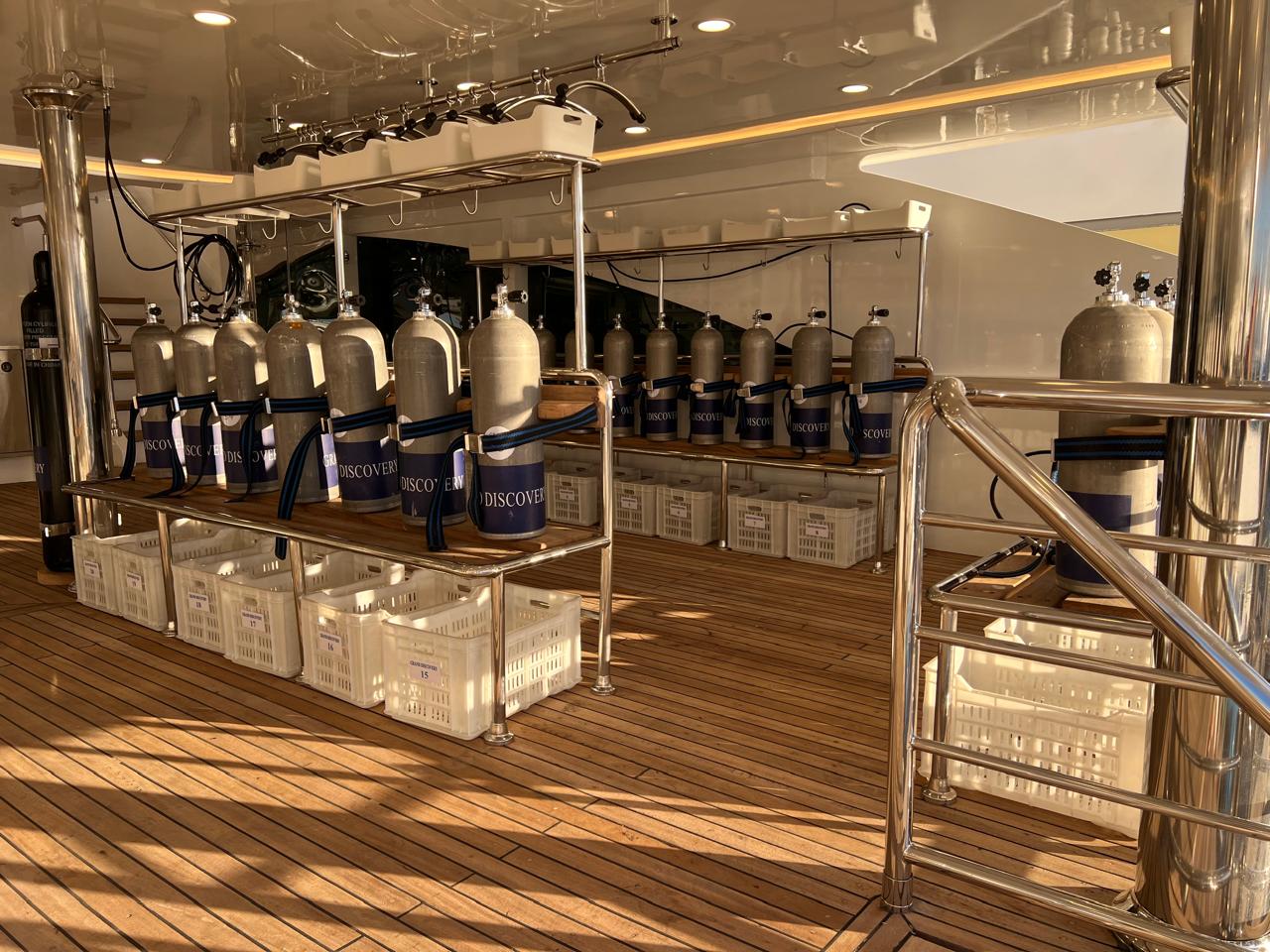 Grand Discovery — dive-deck-3.jpg