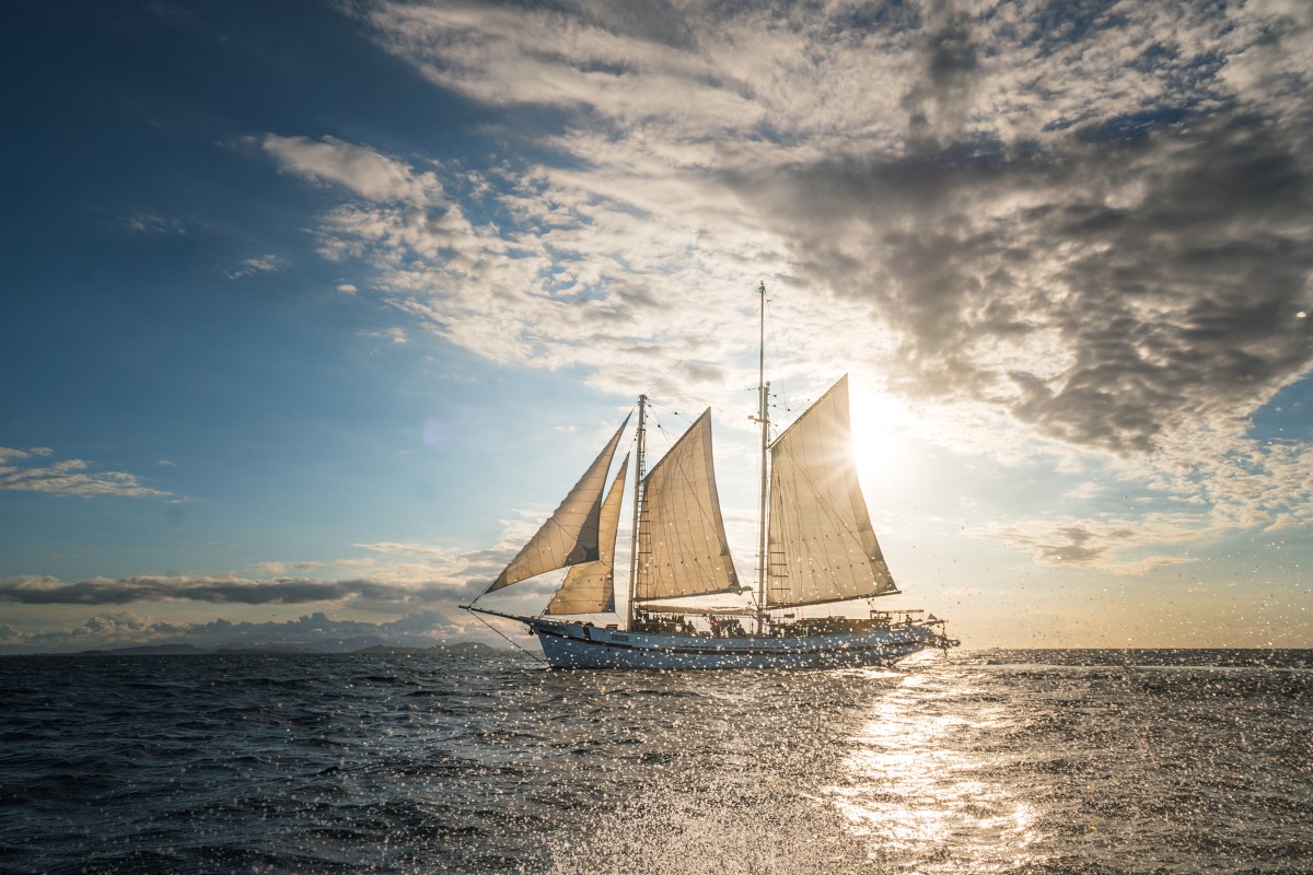 Emperor Raja Laut — 0918-Raja-Laut-side-on-sail-spray2.jpg