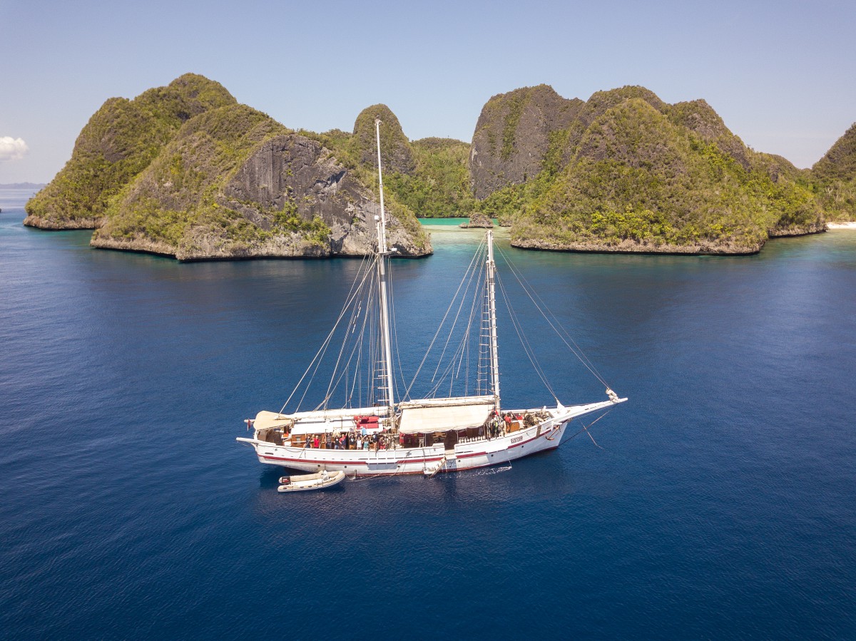 Emperor Raja Laut — Raja-Laut-Dive-Crew.jpg