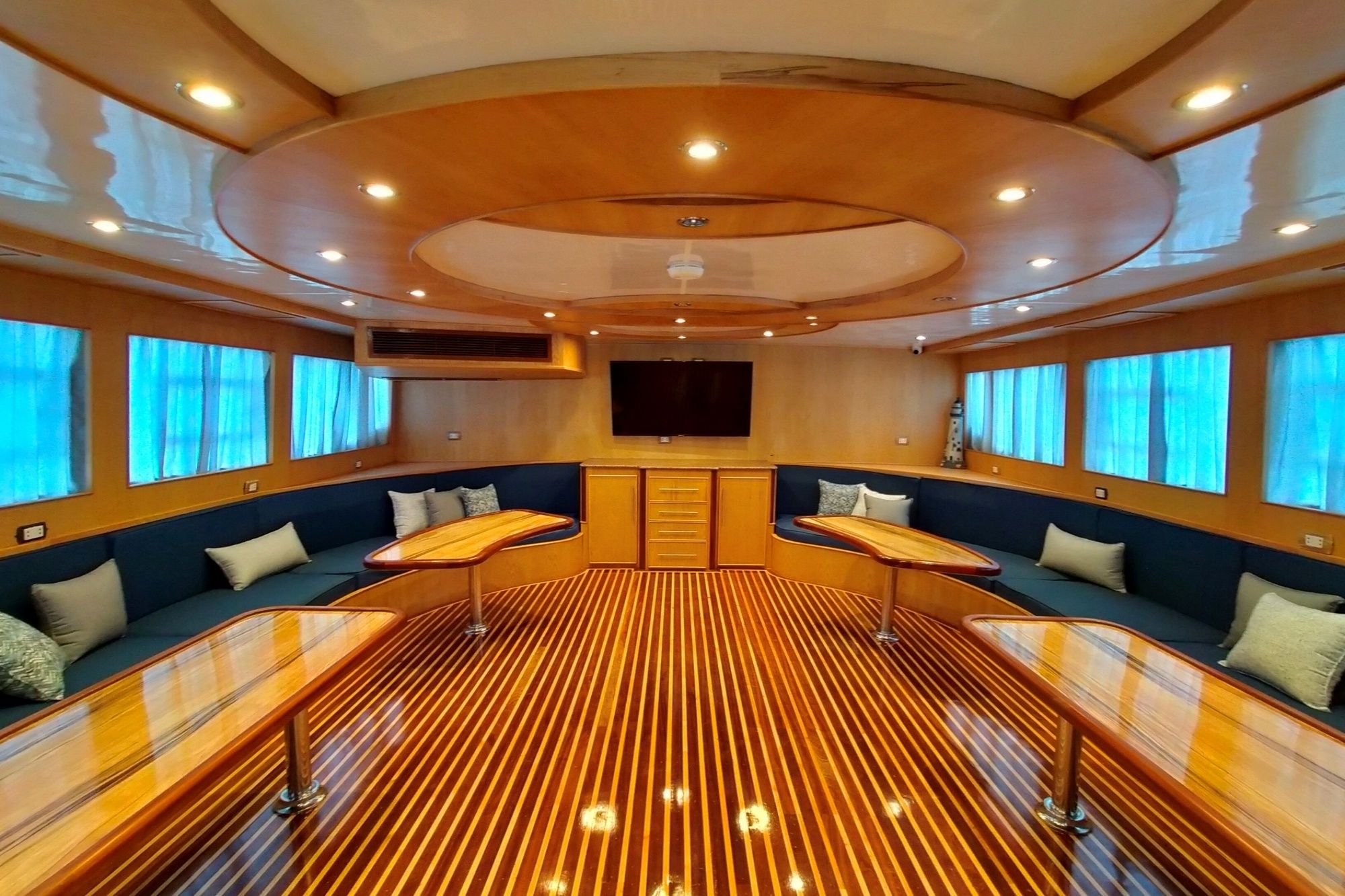 Freedom IV — freedom-iv-lounge.jpg