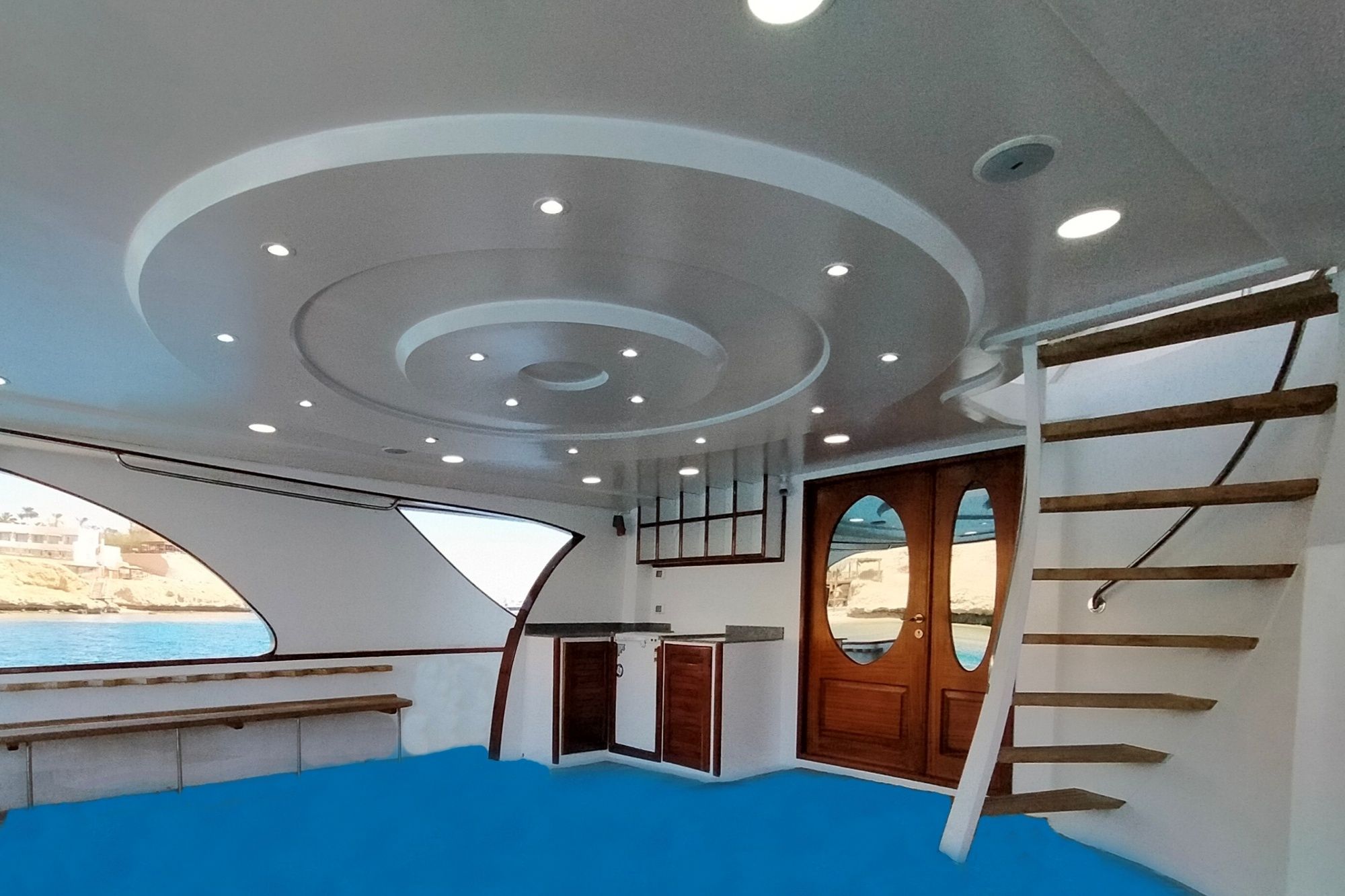 Freedom IV — freedom-iv-diving-deck.jpg