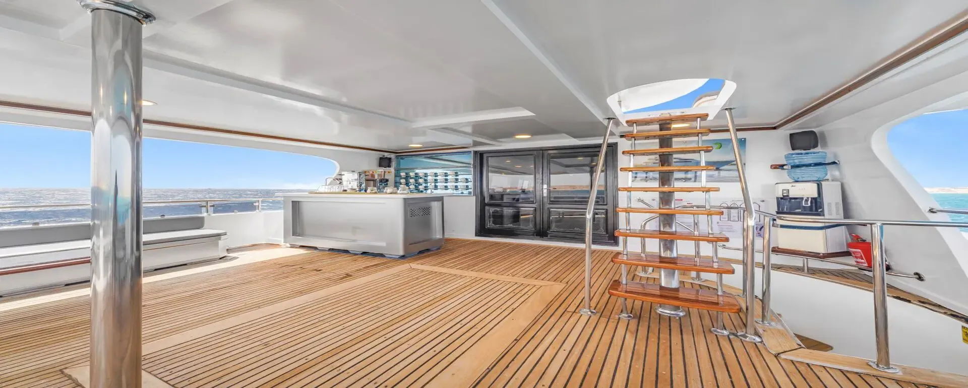Sea Serpent Contessa — SS_20contessa_Sundeck_20Bar_lg.webp