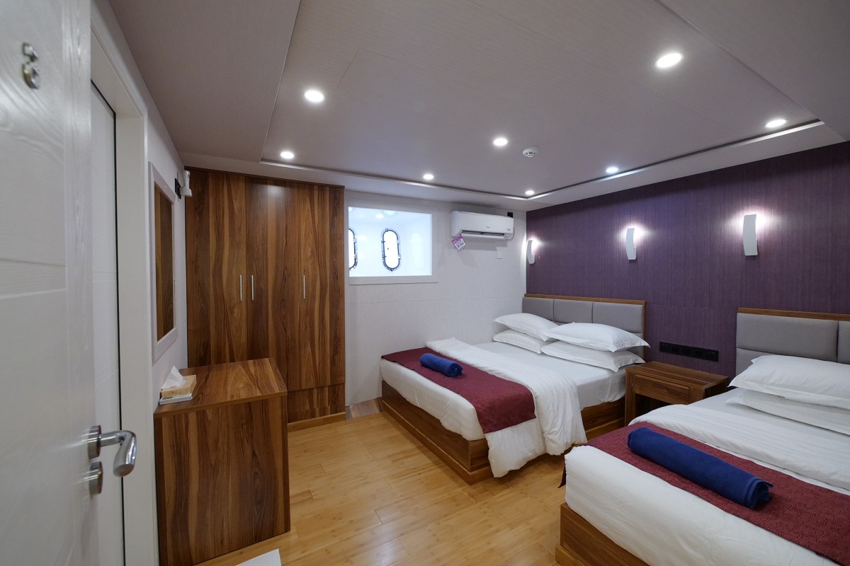 Emperor Explorer — Explorer-lower-deck-standard-twin_C2_A9A.Schumacher.jpg